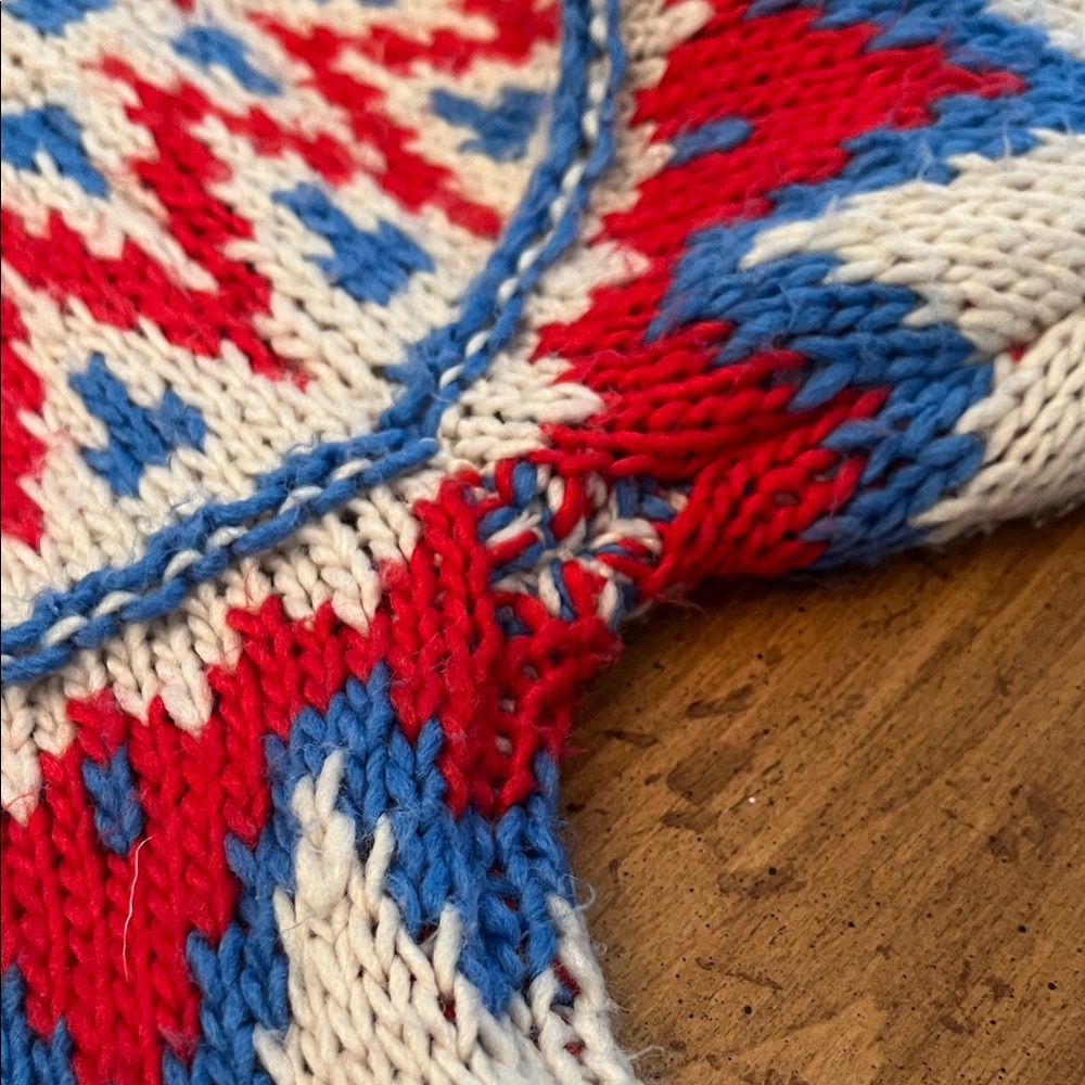 H&M Cream Sweater with Red and Blue Pattern - Picture 8 of 10